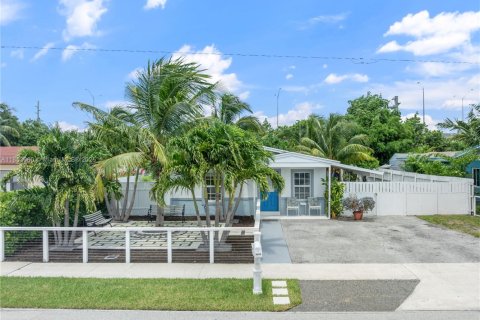 House in Lake Worth, Florida 3 bedrooms, 81.38 sq.m. № 1883780 - photo 1