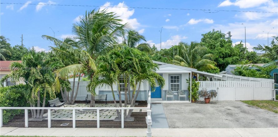 House in Lake Worth, Florida 3 bedrooms, 81.38 sq.m. № 1883780