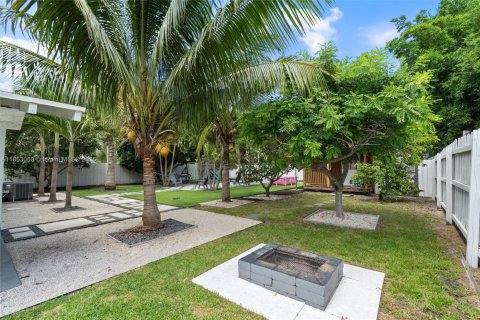 House in Lake Worth, Florida 3 bedrooms, 81.38 sq.m. № 1883780 - photo 24