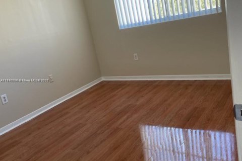 Снять в аренду кондоминиум в Хайалиа, Флорида 3 спальни, 116.59м2, № 1926697 - фото 6