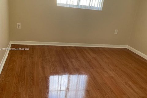 Снять в аренду кондоминиум в Хайалиа, Флорида 3 спальни, 116.59м2, № 1926697 - фото 4