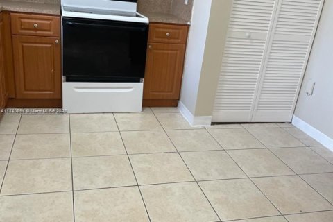 Снять в аренду кондоминиум в Хайалиа, Флорида 3 спальни, 116.59м2, № 1926697 - фото 7