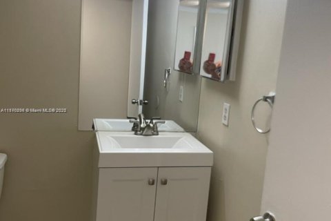 Снять в аренду кондоминиум в Хайалиа, Флорида 3 спальни, 116.59м2, № 1926697 - фото 2