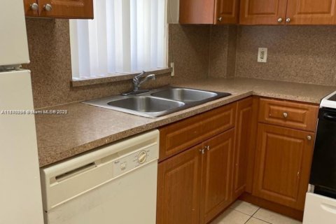 Снять в аренду кондоминиум в Хайалиа, Флорида 3 спальни, 116.59м2, № 1926697 - фото 9