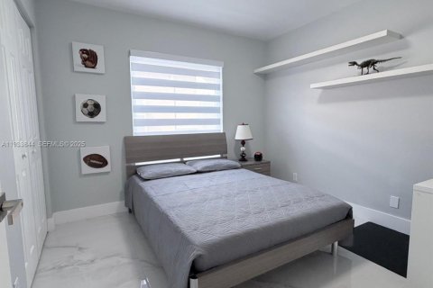 House in Miramar, Florida 4 bedrooms, 137.22 sq.m. № 1992632 - photo 16