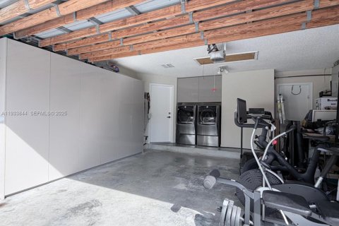 House in Miramar, Florida 4 bedrooms, 137.22 sq.m. № 1992632 - photo 23