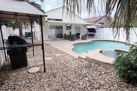 House in Miramar, Florida 4 bedrooms, 137.22 sq.m. № 1992632 - photo 21