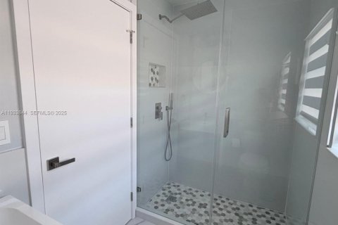 House in Miramar, Florida 4 bedrooms, 137.22 sq.m. № 1992632 - photo 15