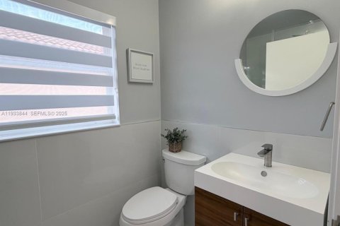 House in Miramar, Florida 4 bedrooms, 137.22 sq.m. № 1992632 - photo 17