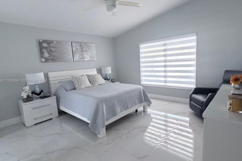 House in Miramar, Florida 4 bedrooms, 137.22 sq.m. № 1992632 - photo 12