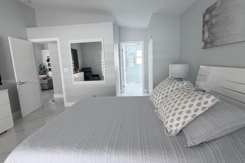 House in Miramar, Florida 4 bedrooms, 137.22 sq.m. № 1992632 - photo 13