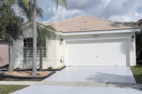 House in Miramar, Florida 4 bedrooms, 137.22 sq.m. № 1992632 - photo 2