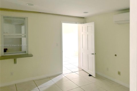 Oficina en alquiler en Fort Pierce, Florida № 650810 - foto 1