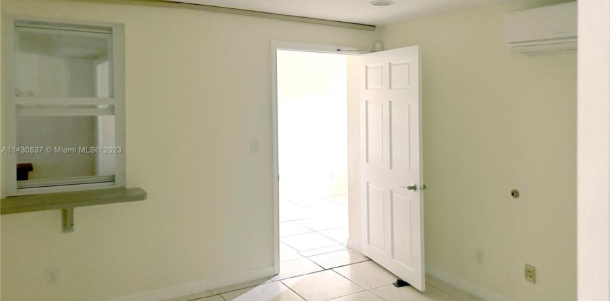 Oficina en Fort Pierce, Florida № 650810