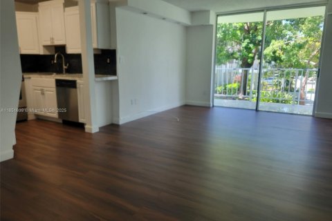 Снять в аренду кондоминиум в Майами, Флорида 2 спальни, 96.25м2, № 1891218 - фото 3