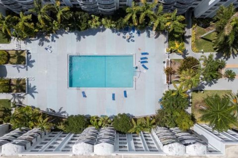 Снять в аренду кондоминиум в Майами, Флорида 2 спальни, 96.25м2, № 1891218 - фото 22