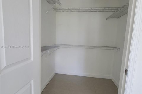 Снять в аренду кондоминиум в Майами, Флорида 2 спальни, 96.25м2, № 1891218 - фото 13