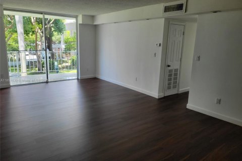 Снять в аренду кондоминиум в Майами, Флорида 2 спальни, 96.25м2, № 1891218 - фото 4