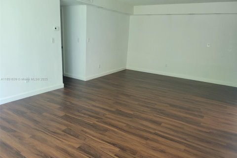 Снять в аренду кондоминиум в Майами, Флорида 2 спальни, 96.25м2, № 1891218 - фото 7