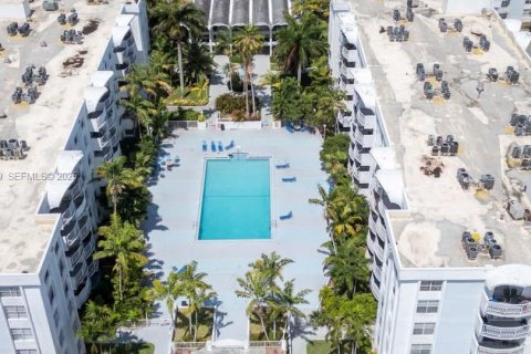 Снять в аренду кондоминиум в Майами, Флорида 2 спальни, 96.25м2, № 1891218 - фото 23