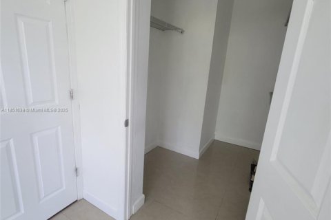 Снять в аренду кондоминиум в Майами, Флорида 2 спальни, 96.25м2, № 1891218 - фото 11