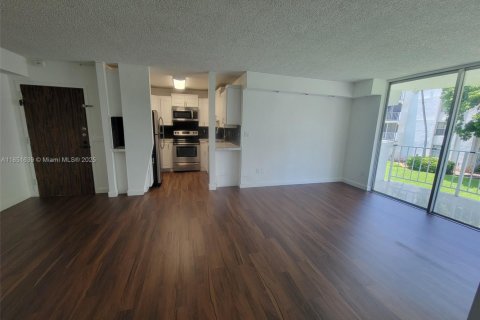 Снять в аренду кондоминиум в Майами, Флорида 2 спальни, 96.25м2, № 1891218 - фото 1