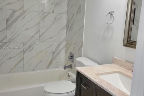 Снять в аренду кондоминиум в Майами, Флорида 2 спальни, 96.25м2, № 1891218 - фото 8