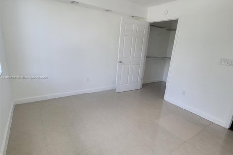 Снять в аренду кондоминиум в Майами, Флорида 2 спальни, 96.25м2, № 1891218 - фото 12