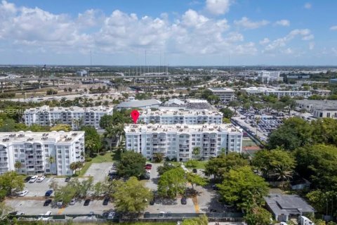 Снять в аренду кондоминиум в Майами, Флорида 2 спальни, 96.25м2, № 1891218 - фото 27