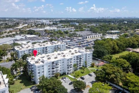 Снять в аренду кондоминиум в Майами, Флорида 2 спальни, 96.25м2, № 1891218 - фото 28