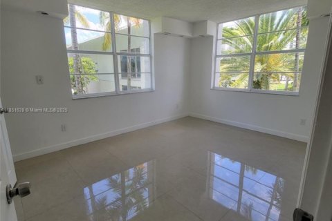Снять в аренду кондоминиум в Майами, Флорида 2 спальни, 96.25м2, № 1891218 - фото 9