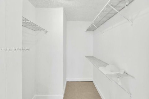 Снять в аренду кондоминиум в Майами, Флорида 2 спальни, 96.25м2, № 1891218 - фото 19