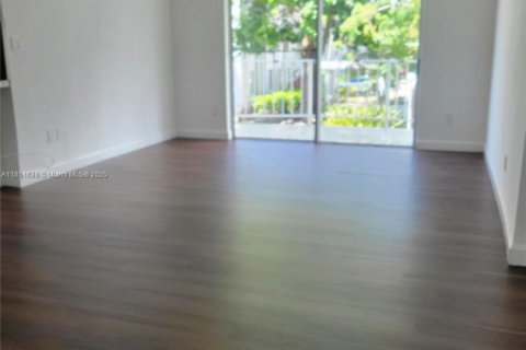 Снять в аренду кондоминиум в Майами, Флорида 2 спальни, 96.25м2, № 1891218 - фото 5