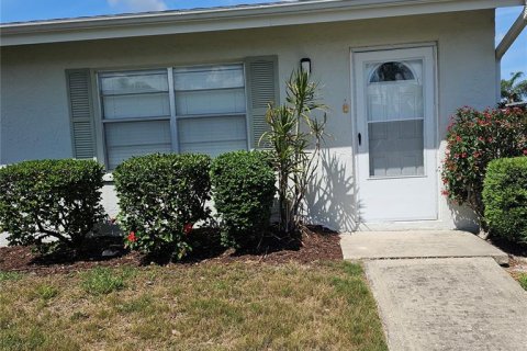 Condo in Sun City Center, Florida, 1 bedroom  № 2138950