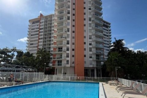Copropriété à louer à Miami, Floride: 1 chambre, 74.41 m2 № 1920633 - photo 1