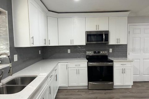Casa en venta en Lakeland, Florida, 5 dormitorios, 234.11 m2 № 2166841 - foto 10