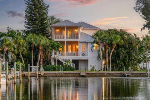 House in Holmes Beach, Florida 3 bedrooms, 290.41 sq.m. № 1537362 - photo 2