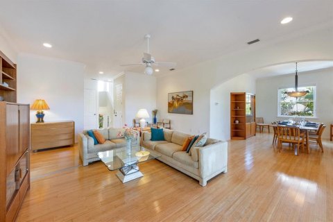 House in Holmes Beach, Florida 3 bedrooms, 290.41 sq.m. № 1537362 - photo 9