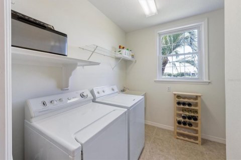 House in Holmes Beach, Florida 3 bedrooms, 290.41 sq.m. № 1537362 - photo 19