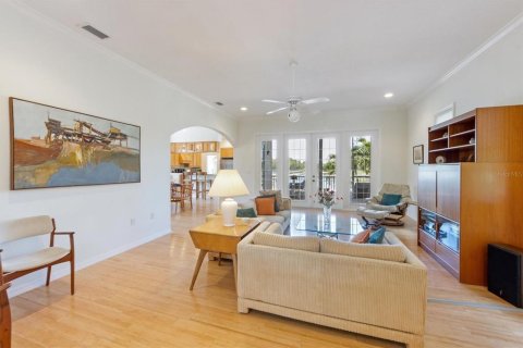House in Holmes Beach, Florida 3 bedrooms, 290.41 sq.m. № 1537362 - photo 7