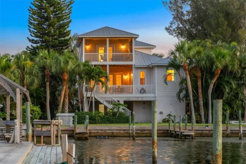 House in Holmes Beach, Florida 3 bedrooms, 290.41 sq.m. № 1537362 - photo 3