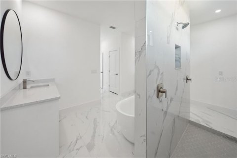 House in Cape Coral, Florida 3 bedrooms, 175.31 sq.m. № 1673137 - photo 17