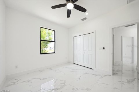 House in Cape Coral, Florida 3 bedrooms, 175.31 sq.m. № 1673137 - photo 8