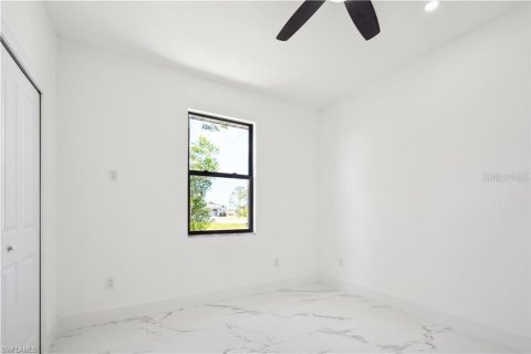 House in Cape Coral, Florida 3 bedrooms, 175.31 sq.m. № 1673137 - photo 10