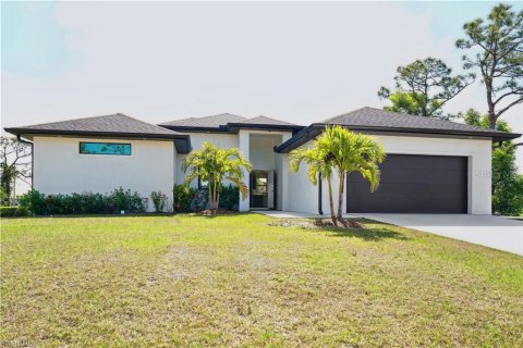 House in Cape Coral, Florida 3 bedrooms, 175.31 sq.m. № 1673137 - photo 1
