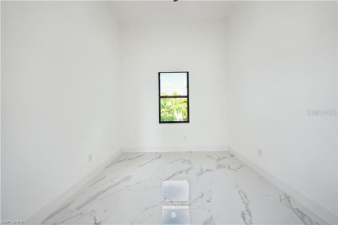 House in Cape Coral, Florida 3 bedrooms, 175.31 sq.m. № 1673137 - photo 9
