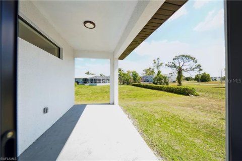 House in Cape Coral, Florida 3 bedrooms, 175.31 sq.m. № 1673137 - photo 19