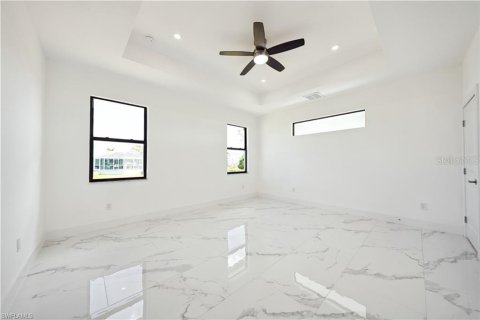House in Cape Coral, Florida 3 bedrooms, 175.31 sq.m. № 1673137 - photo 13