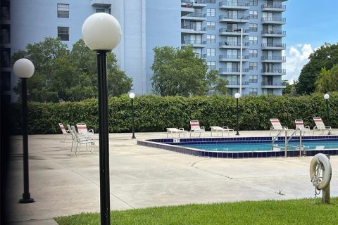 Condo in Miami, Florida, 1 bedroom  № 1226877 - photo 1