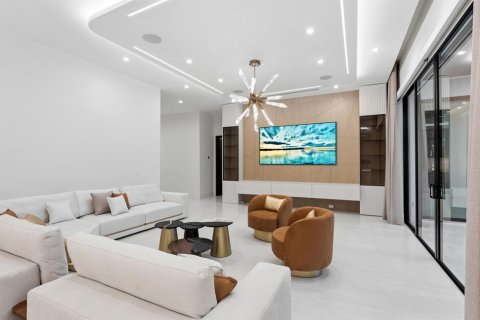 House in Boca Raton, Florida 6 bedrooms, 533.54 sq.m. № 2190043 - photo 12